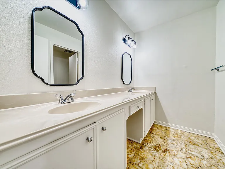 8006 Albin Ln — Photo 26