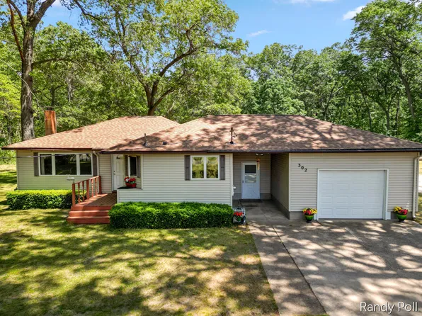 302 S Brooks Rd, Muskegon, MI 49442