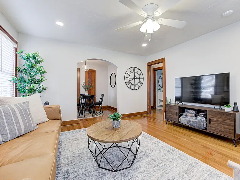 20 N Boulevard St — Photo 3