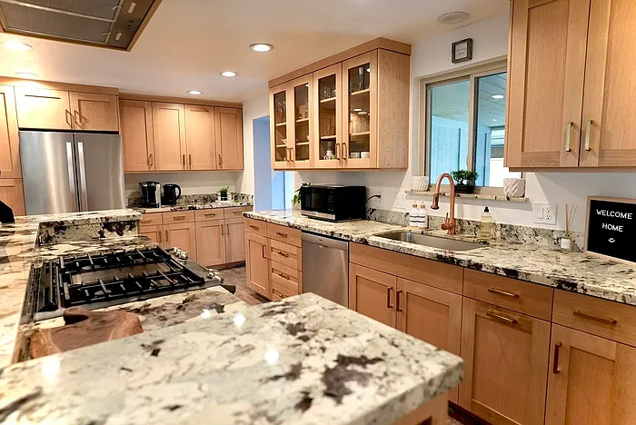 4 bed, 4.0 bath, 2392 sqft, $4,800 — Photo 4