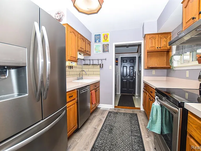 630 Ardmore Dr — Photo 9