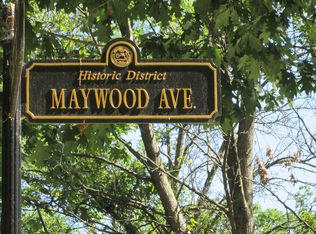 57 Maywood Ave, Pleasant Ridge, MI 48069