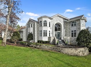 9520 Falling Waters Dr W, Burr Ridge, IL 60527