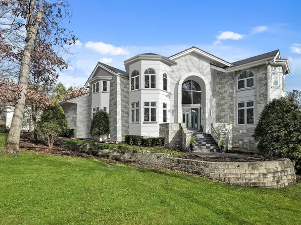 9520 Falling Waters Dr E, Burr Ridge, IL 60527