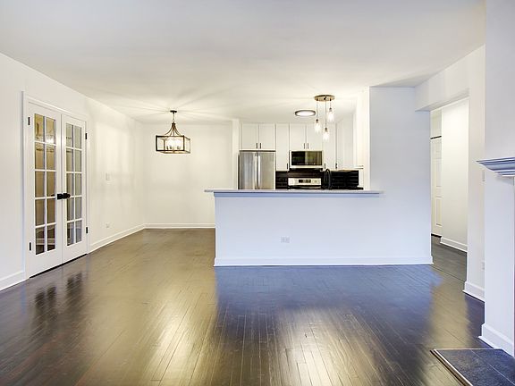 5th image of 900 W Fullerton Ave APT 3J