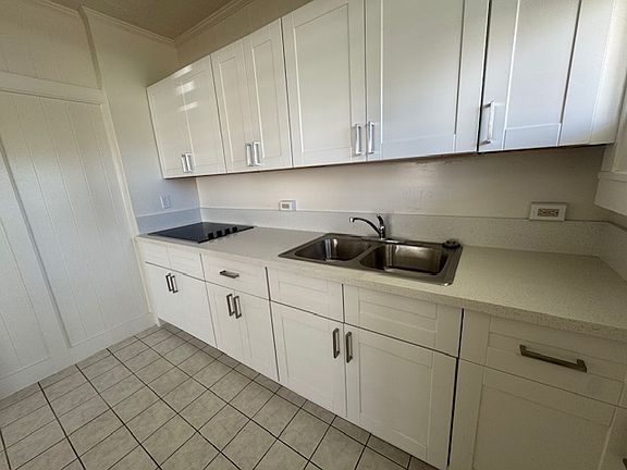4th image of 1637 Kewalo St #B