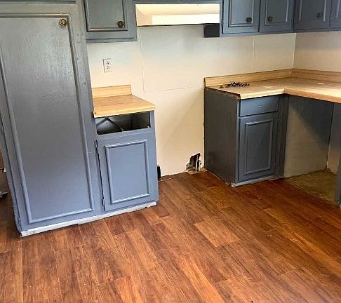 5th image of 2805 N Main St