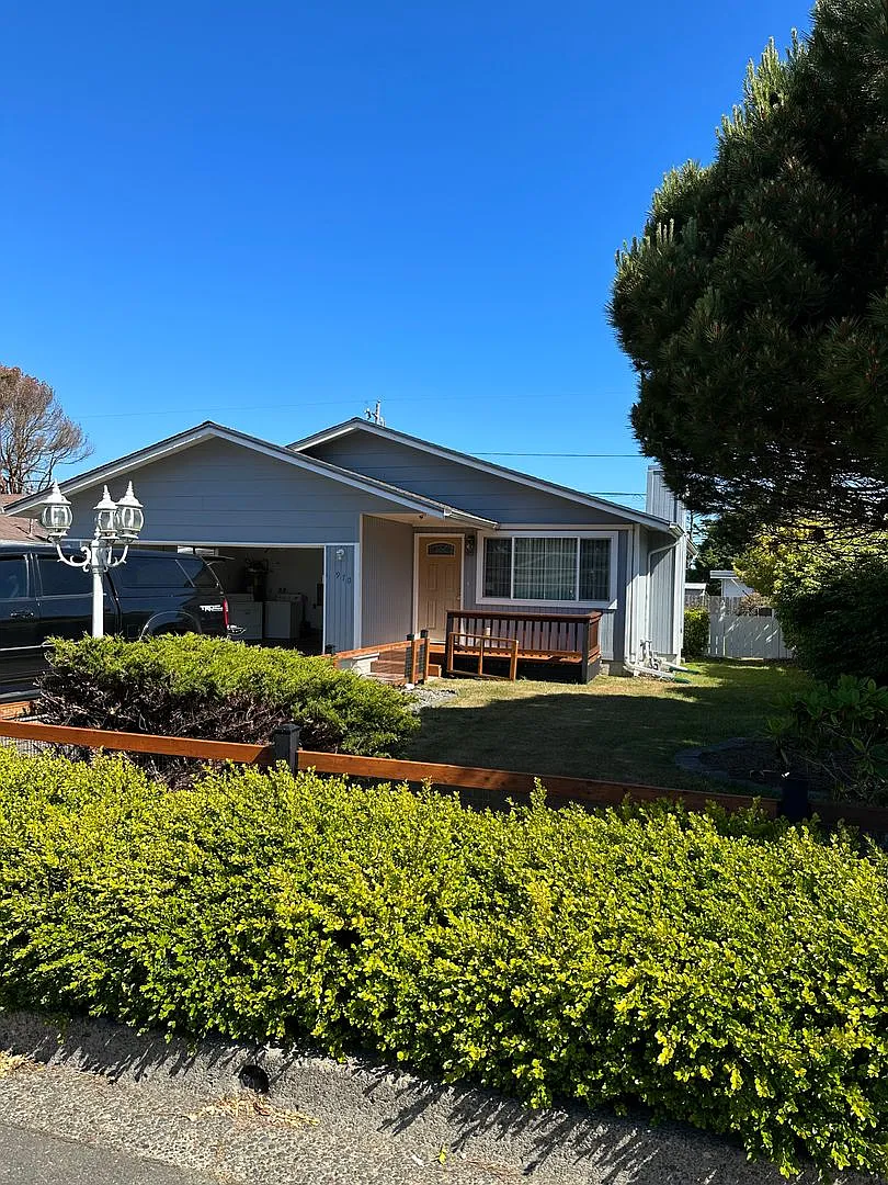 Coos Bay 3 bedroom home — Photo 1