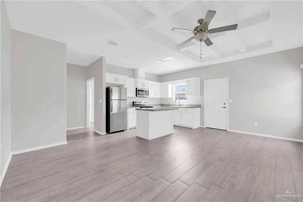 3 bed, 2.0 bath, 1100 sqft, $1,350 — Photo 2