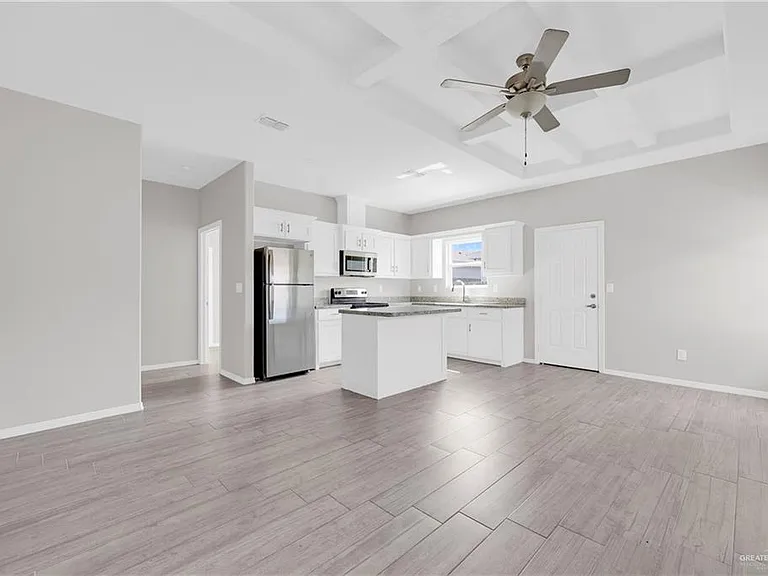 5105 N Dahlia St #3 — Photo 2