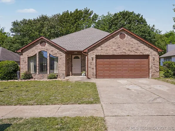 208 S Poplar Ave, Broken Arrow, OK 74012