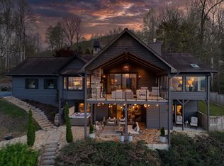 881 Locust Trl, Hiawassee, GA 30546