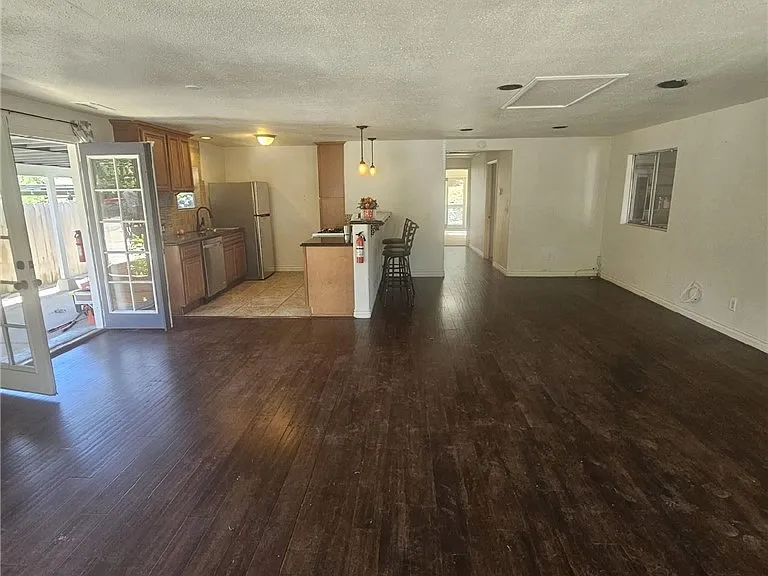 1223 Rose St — Photo 6