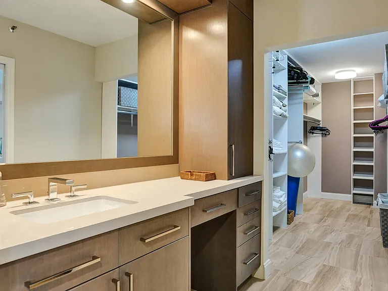 100 SE 5th Ave #406 — Photo 14