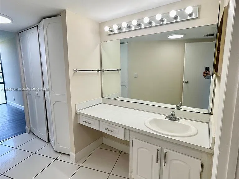 20400 W Country Club Dr #608 — Photo 8