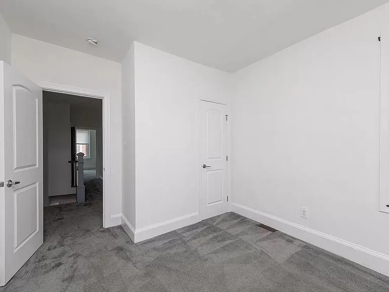 1316 N Hollywood St — Photo 16