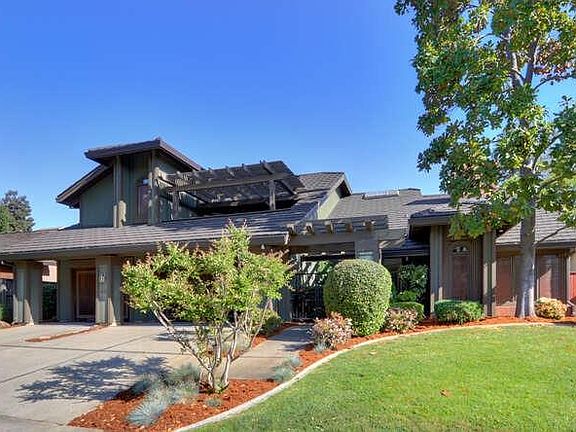 2nd image of 9137 Shady Hollow Way
