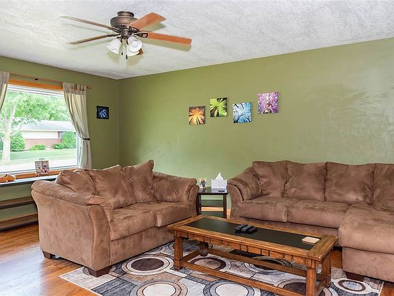 3rd image of 3729 Connecticut Dr