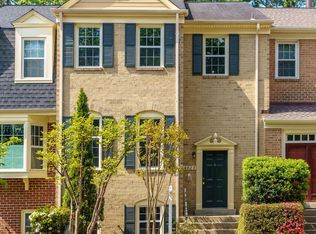 4927 Carriagepark Rd, Fairfax, VA 22032