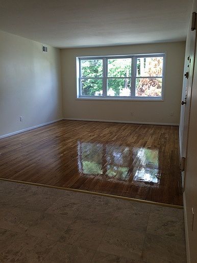 1st image of 106 Llewellyn Pl