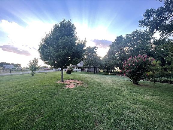 4th image of 25073 Roselawn Rd