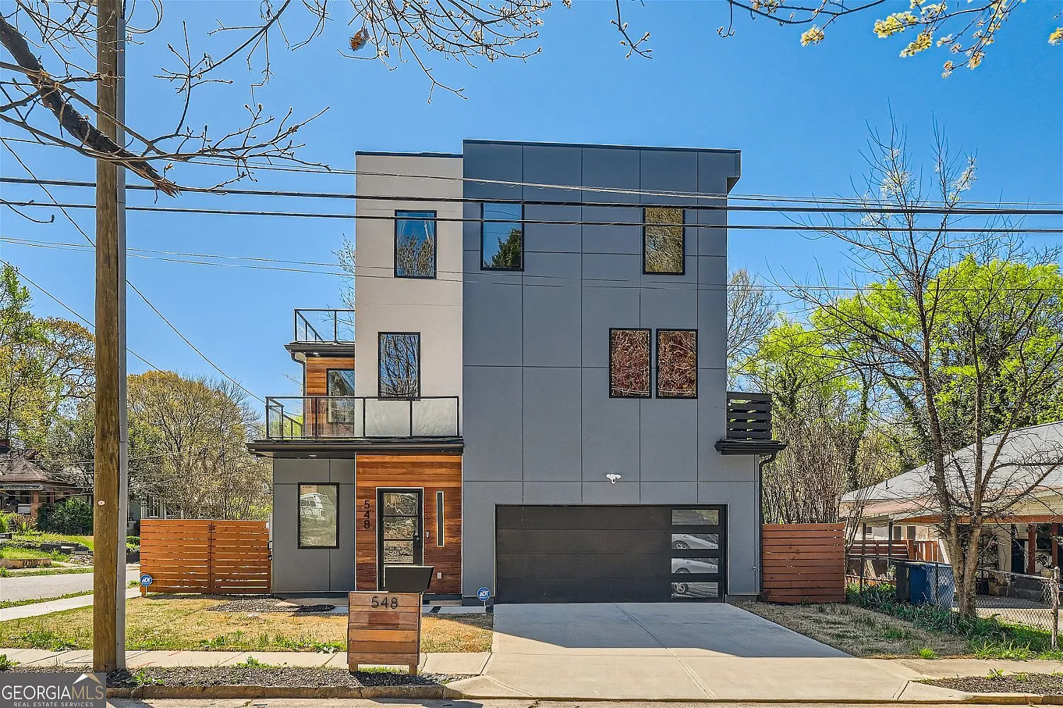 548 Fletcher St SW photo 1