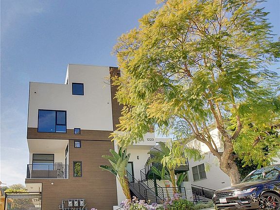 4th image of 1223 Larrabee St #5