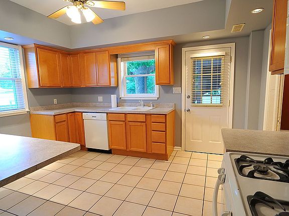 5th image of 432 Ferdinand Ave