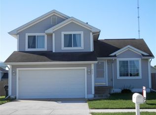 817 74th St NE, Cedar Rapids, IA 52402