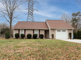 5703 Chinaberry Pl, Greensboro, NC 27405