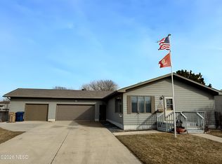 20 8th St SW, Watertown, SD 57201