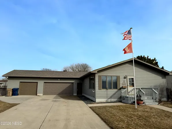 20 8th St SW, Watertown, SD 57201