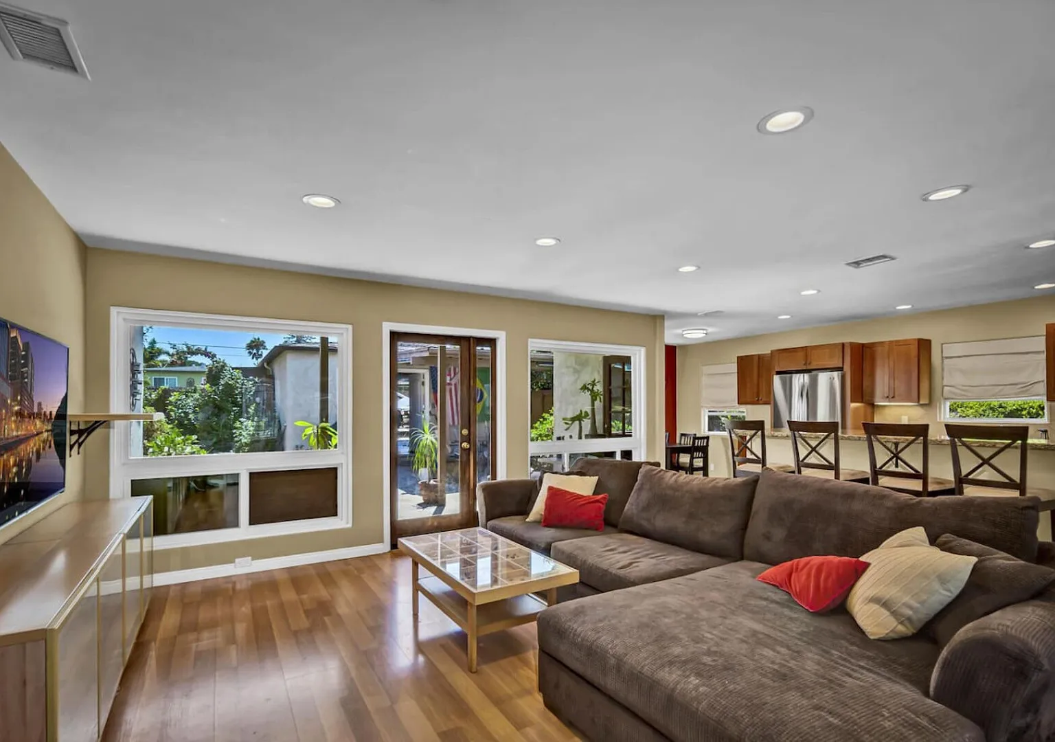 Bay Park 3BR Home w/ Hot Tub Short Drive to Beach — Photo 1