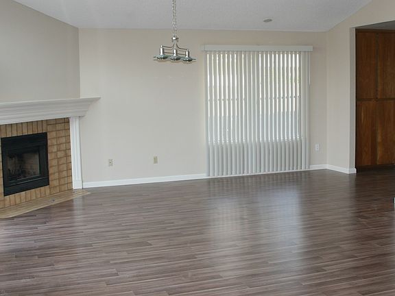 3rd image of 1345 Foxboro Way