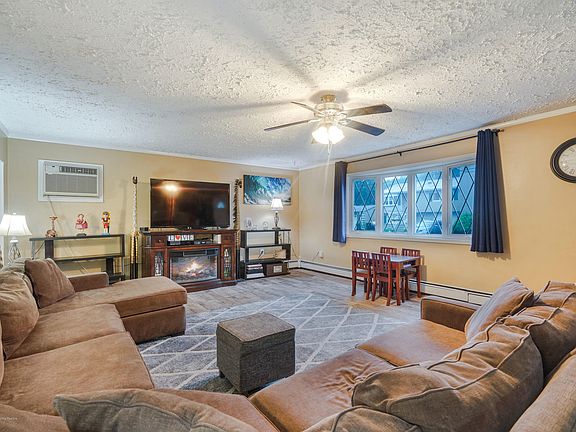 5th image of 427 Walnut St