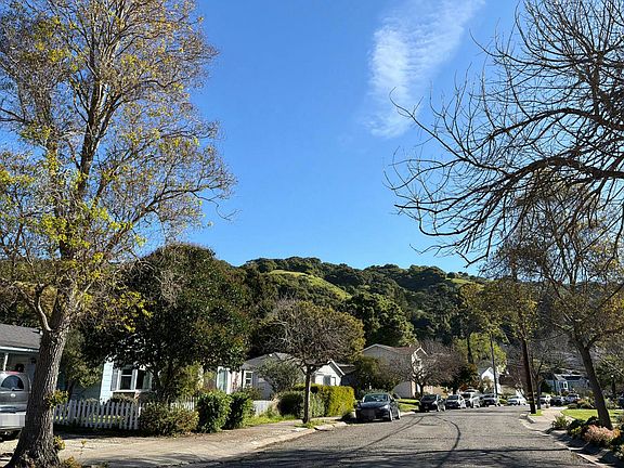 4th image of 144 Covington St