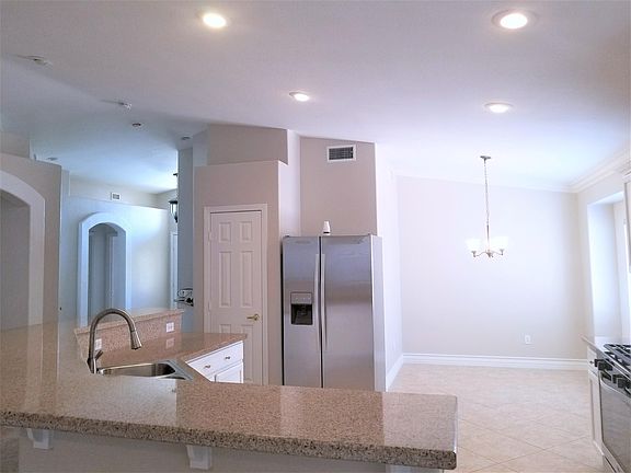 2nd image of 10825 Rosalba St