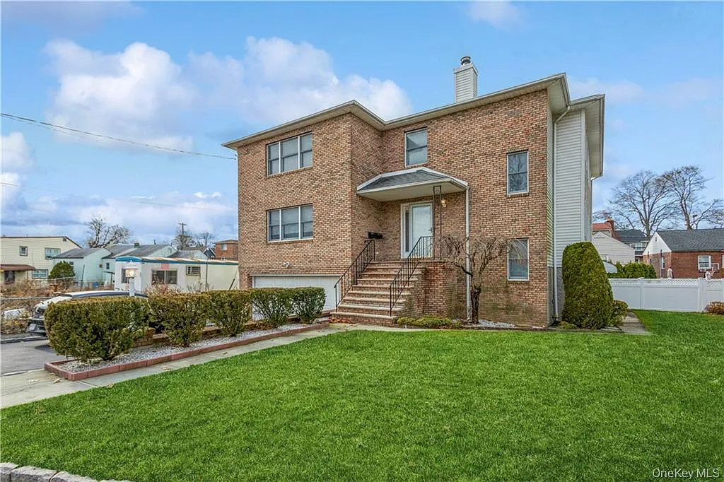 Victoria Ln, Yonkers — Photo 1