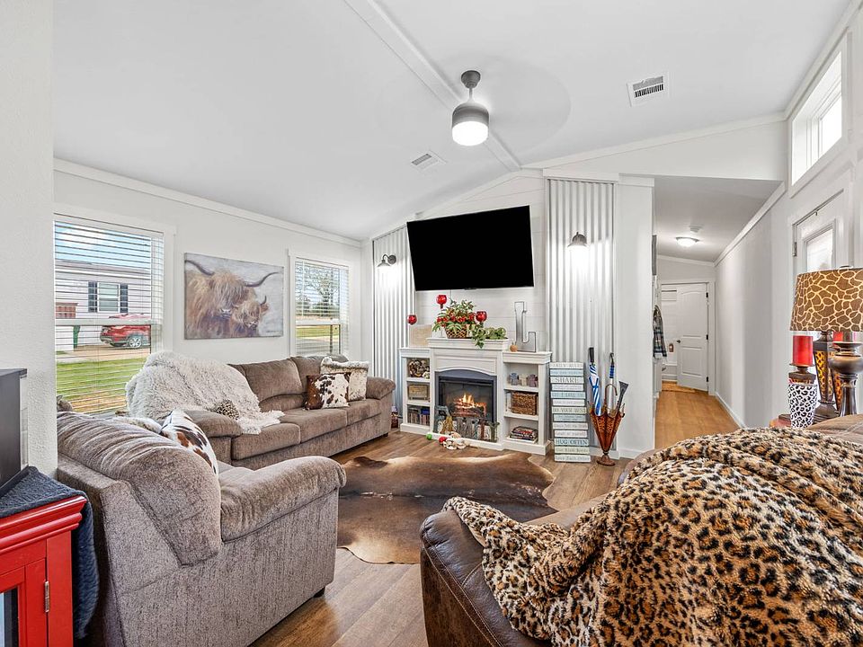 424 N Broadway St Joshua TX Zillow