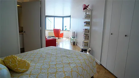 Rented by R New York