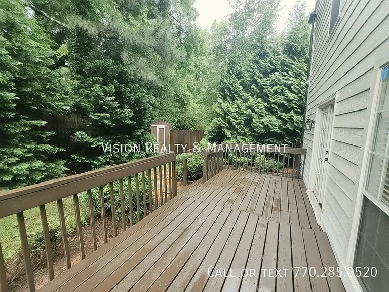 5025 Brittany Dr — Photo 26