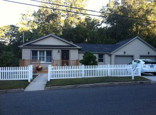 10 Laurel Rd, Kings Park, NY 11754