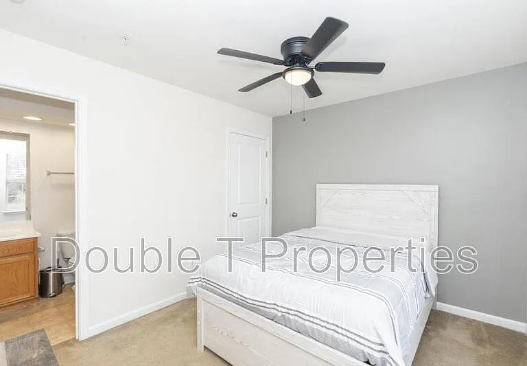 1841 Graymount Way — Photo 9