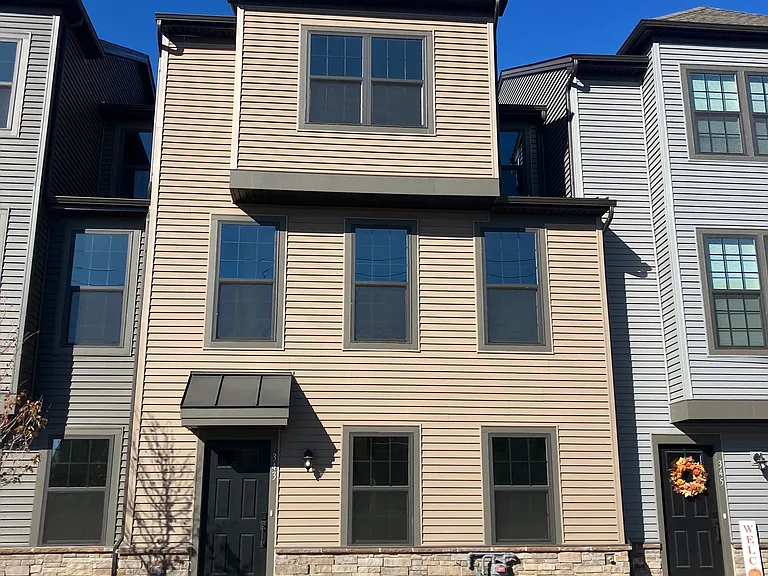 343 E Cochran St — Photo 4