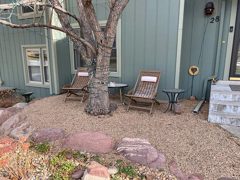front sitting area with views of mountains