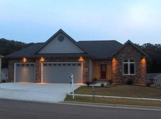 121 Valle Tell Dr, New Glarus, WI 53574