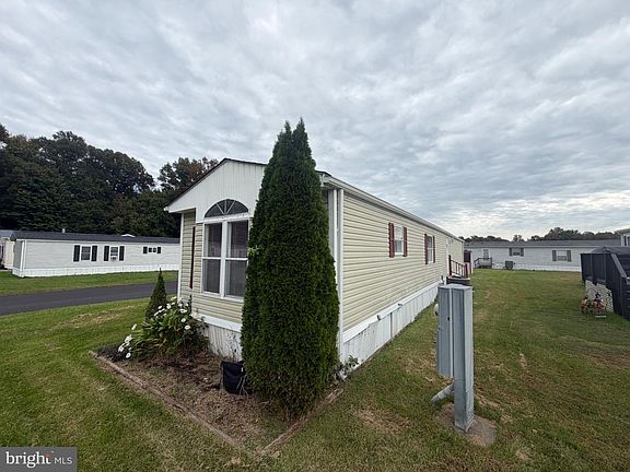 5th image of 214 Poclain Rd
