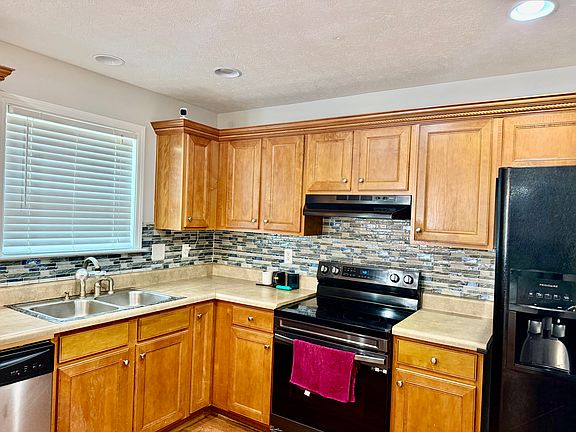 2nd image of 4435 Round Stone Dr