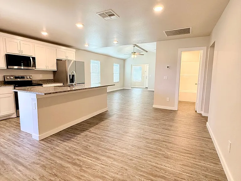 8023 Date Ave — Photo 9