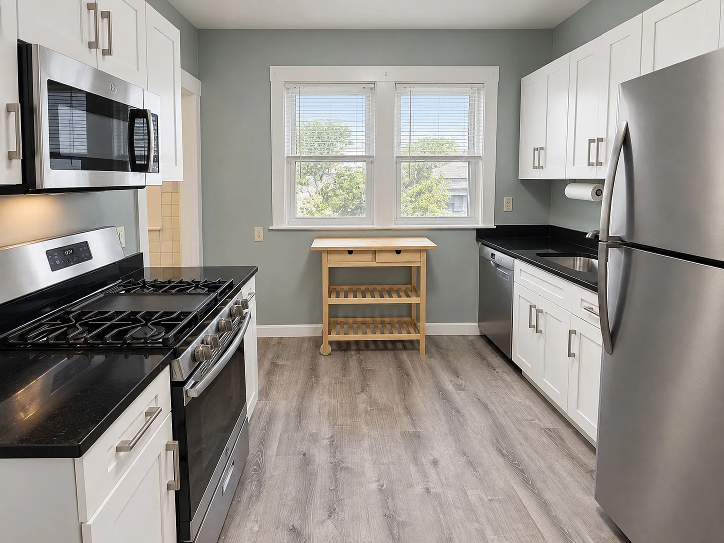 2 bed, 1100 sqft, $3,400 — Photo 1
